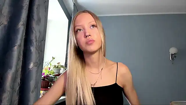 NievesHackey online show from June 15, 2026, 12:05 pm