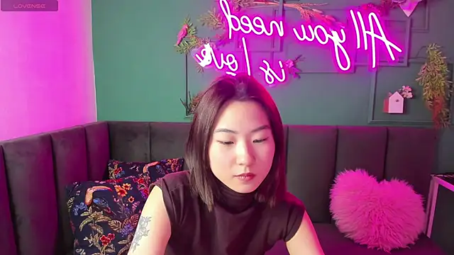 Snapshot of Runi_Asian chatting on June 19, 2026, 1:22 am Runi Asian online show from June 19, 2026, 1:22 am