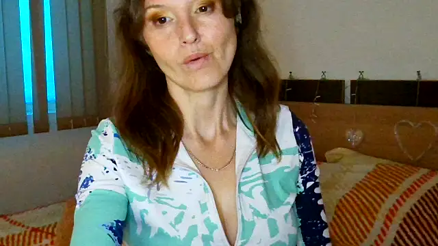 Snapshot of LoveElenika chatting on June 14, 2026, 5:03 pm LoveElenika online show from June 14, 2026, 5:03 pm