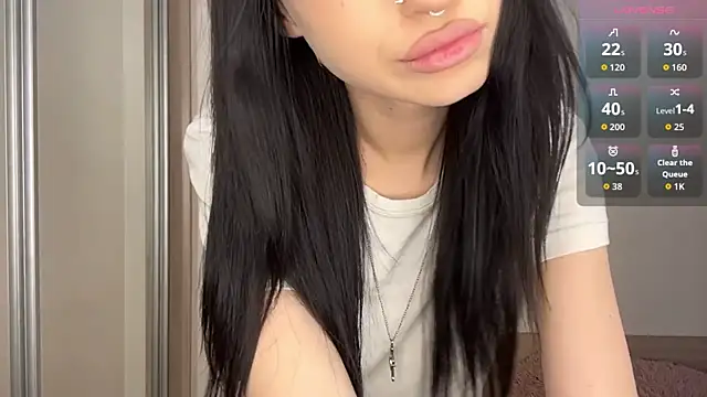 Snapshot of CrystalllMolly chatting on May 25, 2026, 9:41 am CrystalllMolly online show from May 25, 2026, 9:41 am