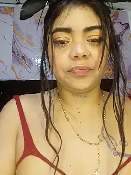 luxuryluna online show from May 19, 2026, 1:56 am