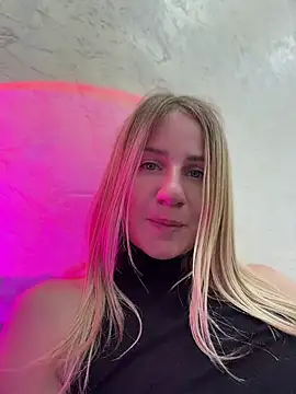 Snapshot of AnnaMist_ chatting on July 2, 2026, 6:36 pm AnnaMist online show from July 2, 2026, 6:36 pm