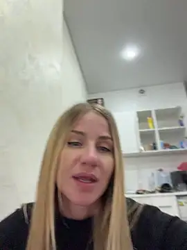 Snapshot of AnnaMist_ chatting on July 4, 2026, 6:56 pm AnnaMist online show from July 4, 2026, 6:56 pm