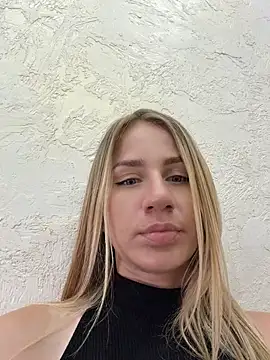 Snapshot of AnnaMist_ chatting on June 17, 2026, 5:45 pm AnnaMist online show from June 17, 2026, 5:45 pm