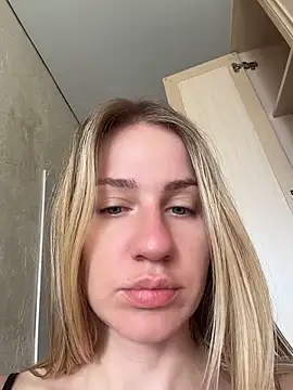 Snapshot of AnnaMist_ chatting on June 18, 2026, 5:50 am AnnaMist online show from June 18, 2026, 5:50 am