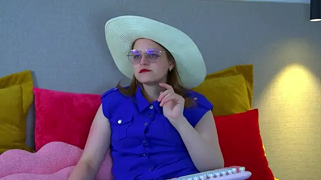 Snapshot of AlexaAvery chatting on June 20, 2026, 6:40 am AlexaAvery online show from June 20, 2026, 6:40 am