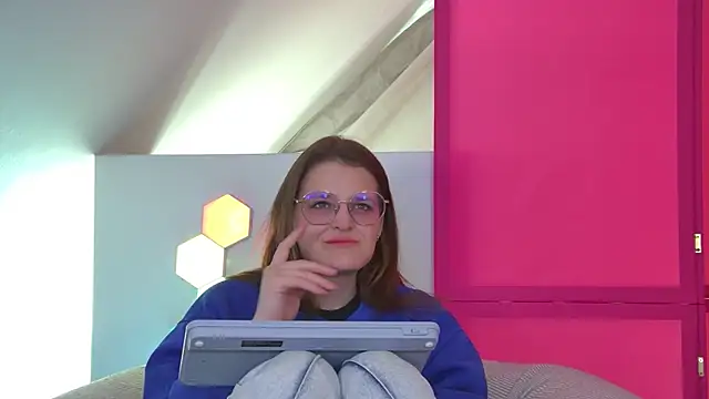 Snapshot of AlexaAvery chatting on June 16, 2026, 6:35 am AlexaAvery online show from June 16, 2026, 6:35 am