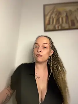 WaitingLucia online show from May 17, 2026, 6:41 pm