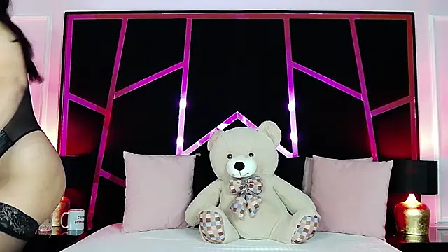 Snapshot of EssenaMonroe chatting on June 4, 2026, 6:18 am EssenaMonroe online show from June 4, 2026, 6:18 am