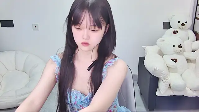 Evil-Bunny007 online show from June 17, 2026, 12:37 pm