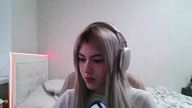 Snapshot of lettiegray chatting on May 16, 2026, 10:14 am lettiegray online show from May 16, 2026, 10:14 am