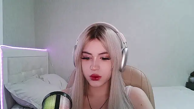 Snapshot of lettiegray chatting on May 19, 2026, 9:16 am lettiegray online show from May 19, 2026, 9:16 am