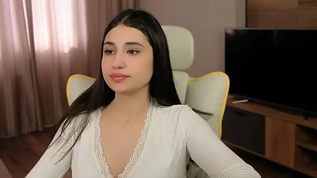 honeylanaa online show from May 16, 2026, 5:28 am