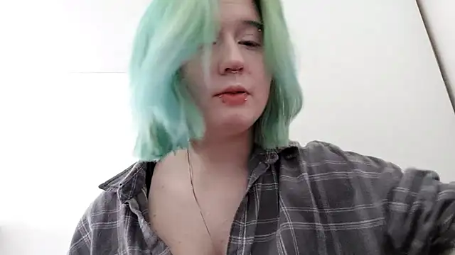 HunXena online show from May 20, 2026, 4:04 pm