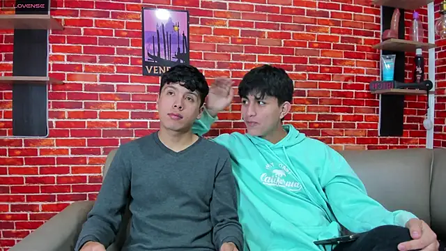Snapshot of Hoot_boyss_ chatting on May 22, 2026, 7:45 pm Hoot boyss online show from May 22, 2026, 7:45 pm
