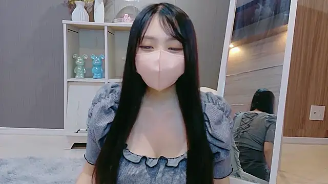 Snapshot of Runa-nn chatting on June 18, 2026, 12:43 pm Runa-nn online show from June 18, 2026, 12:43 pm