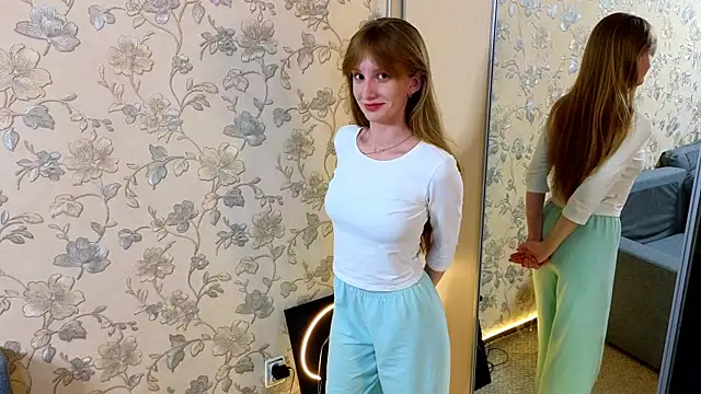 DelinaVV online show from June 17, 2026, 5:56 pm
