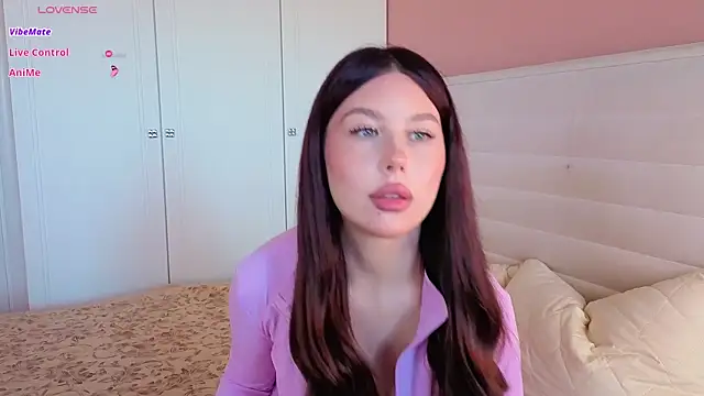 AliceFlowe online show from June 30, 2026, 1:22 pm