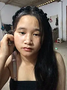 Ninaa01 online show from May 17, 2026, 2:22 am