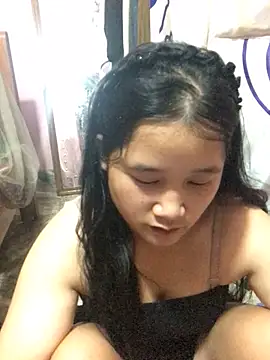 Ninaa01 online show from May 18, 2026, 2:44 pm