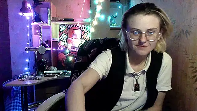 Snapshot of __Freya___ chatting on May 18, 2026, 10:03 pm Freya online show from May 18, 2026, 10:03 pm