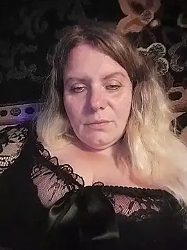 Snapshot of L-AN-A chatting on May 23, 2026, 11:15 pm L-AN-A online show from May 23, 2026, 11:15 pm