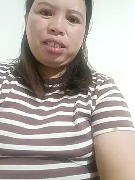 Snapshot of -Yeyi- chatting on June 1, 2026, 10:31 pm -Yeyi- online show from June 1, 2026, 10:31 pm