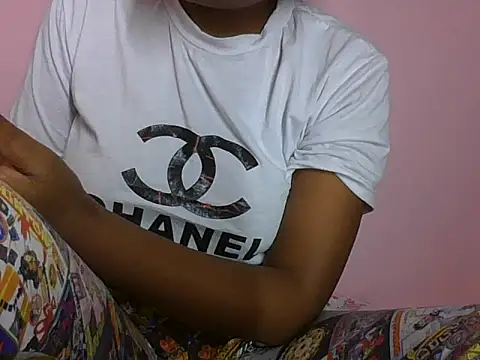 Snapshot of Sexxyrina chatting on June 25, 2026, 8:19 am Sexxyrina online show from June 25, 2026, 8:19 am