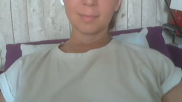 Bella--White online show from June 10, 2026, 5:19 am