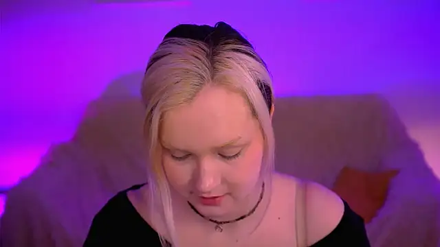 ViolettWoods online show from June 17, 2026, 6:24 am