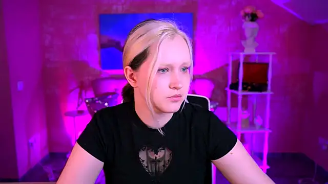 ViolettWoods online show from June 10, 2026, 6:14 am