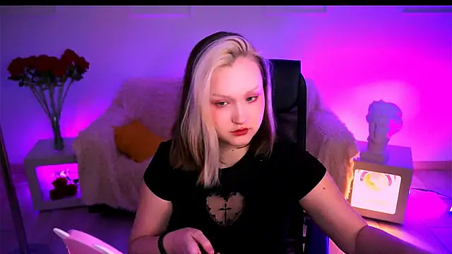 ViolettWoods online show from June 30, 2026, 6:24 am