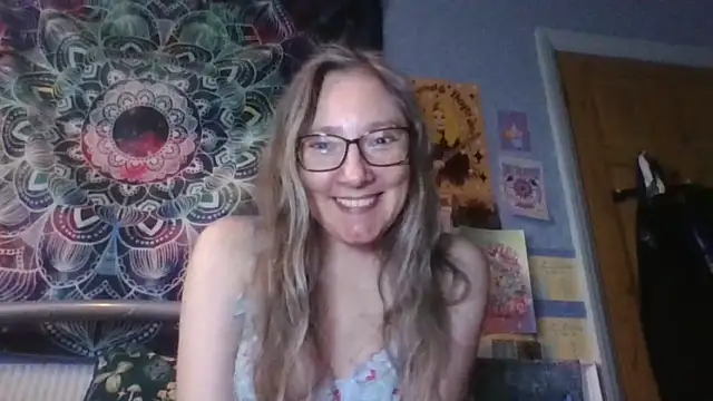 Snapshot of Izzylove47 chatting on May 19, 2026, 8:10 am Izzylove47 online show from May 19, 2026, 8:10 am