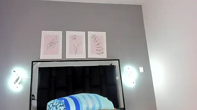 zoe curvyy online show from June 13, 2026, 12:14 pm