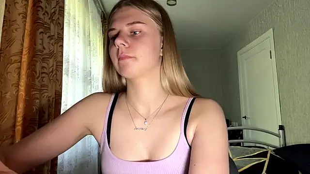 HoneysPiee online show from June 8, 2026, 10:05 am