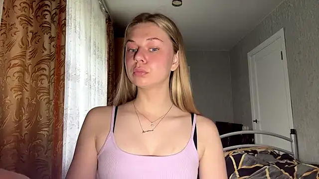 HoneysPiee online show from June 21, 2026, 10:32 am