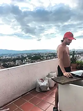 Snapshot of Rael_34 chatting on May 22, 2026, 9:46 pm Rael 34 online show from May 22, 2026, 9:46 pm