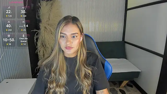 SophieWatson  online show from June 18, 2026, 1:49 pm