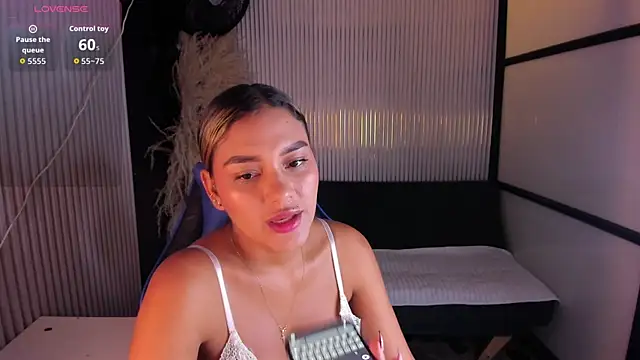 SophieWatson  online show from June 16, 2026, 1:44 pm