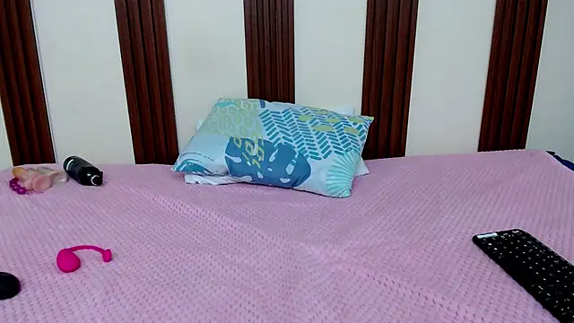 Snapshot of skinnykattylush19 chatting on June 19, 2026, 6:19 am skinnykattylush19 online show from June 19, 2026, 6:19 am