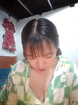 Loleml01 online show from June 12, 2026, 3:37 am