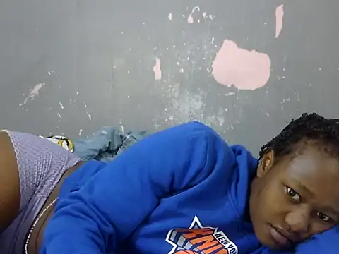 Snapshot of Petite_Ebony10 chatting on July 5, 2026, 5:25 am Petite Ebony10 online show from July 5, 2026, 5:25 am