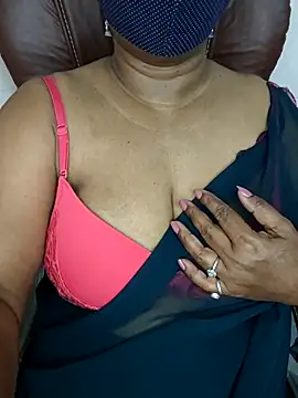 Snapshot of MISS-LOVEV chatting on June 19, 2026, 1:39 pm MISS-LOVEV online show from June 19, 2026, 1:39 pm