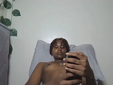 Snapshot of softskinbaddie chatting on June 2, 2026, 12:27 pm softskinbaddie online show from June 2, 2026, 12:27 pm