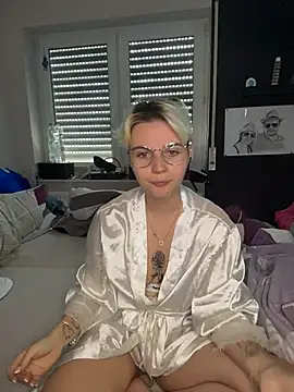 Snapshot of HannahFoxxx chatting on May 18, 2026, 10:31 am HannahFoxxx online show from May 18, 2026, 10:31 am