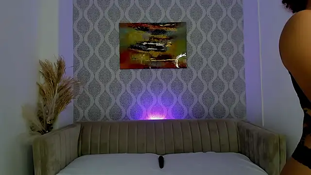 Nikki Rousmel online show from June 15, 2026, 4:34 am