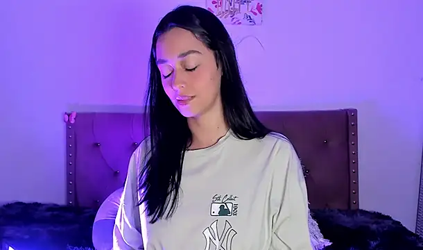 EmilyRamiirezz online show from August 9, 2026, 11:55 pm