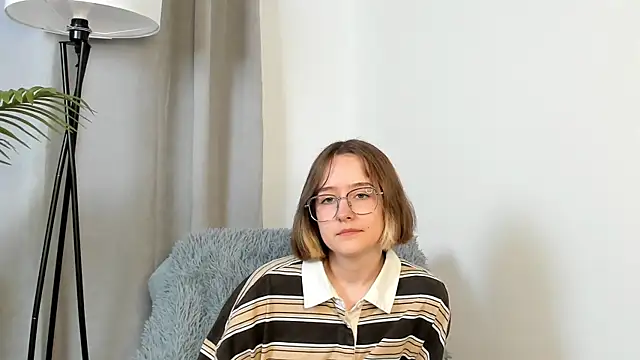 Snapshot of JaclynBoluda chatting on May 18, 2026, 1:05 pm JaclynBoluda online show from May 18, 2026, 1:05 pm