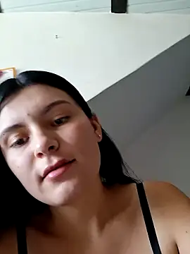 Snapshot of Yeras_ chatting on June 18, 2026, 6:35 pm Yeras online show from June 18, 2026, 6:35 pm