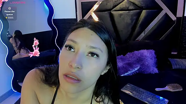 Queen Jen online show from June 22, 2026, 3:25 am